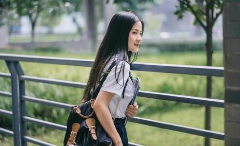 追女孩的短信：跟女生发信息说什么？