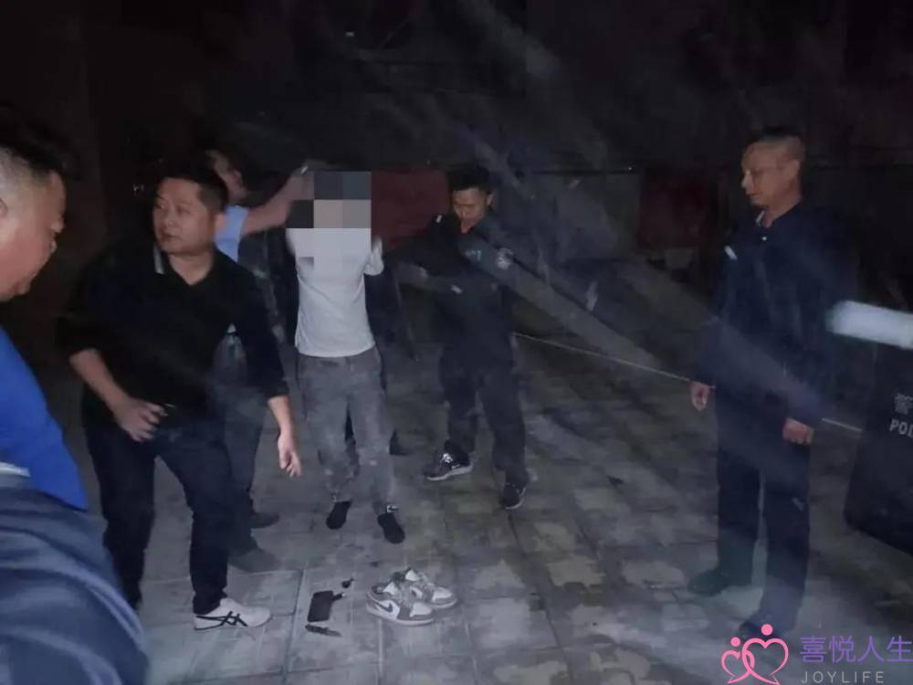 与前女友复合不成，上饶一男子欲跳楼轻生